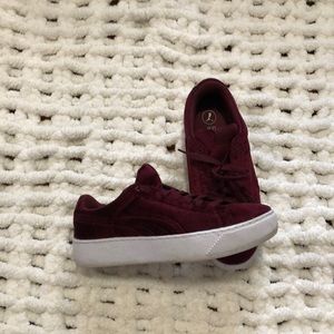 Red velvet pumas